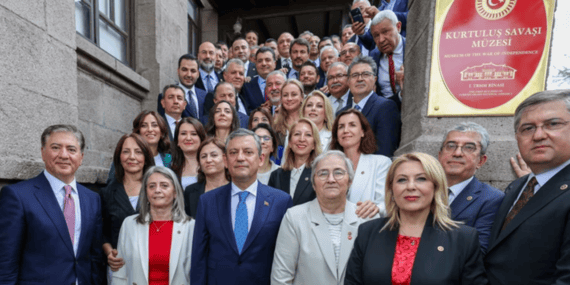 Meclis’te Salı Mesaisi Kızışıyor: YENİ Parti ve CHP Aynı Salonda Peş Peşe Kürsüye Çıkacak