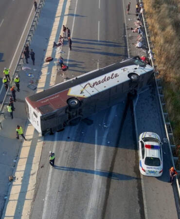 Yolcu Otobüsü Kaza Yaptı, Onlarca Yaralı Var