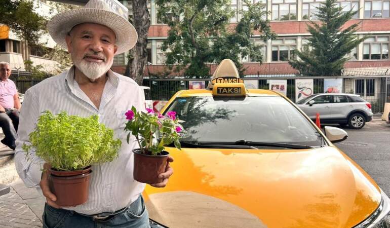 Müşteri Öndeki Aracı Değil, Onun “Çiçekli Taksi”sini Seçiyor
