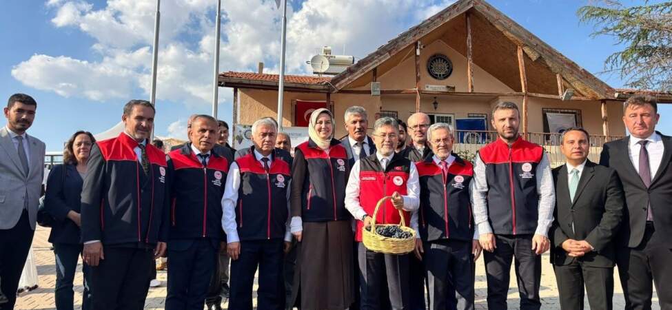 Bakan Yumaklı:”Türkiye Kuru Üzüm İhracatında Birinci Sırada”