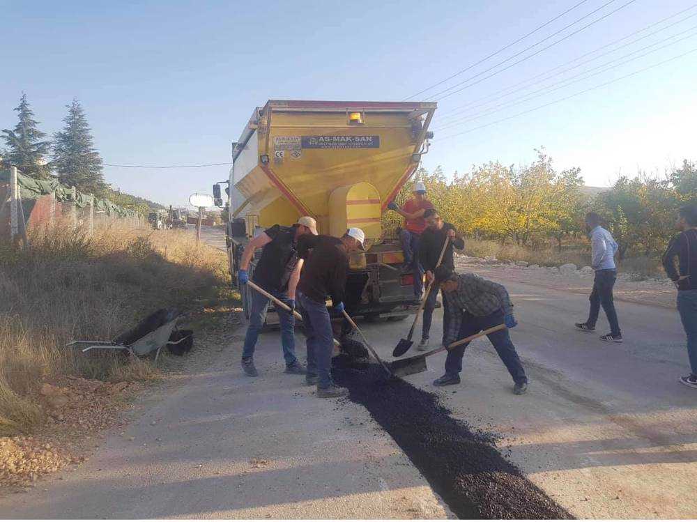 Ayaş’ta Yol Yapım Çalışmaları Sürüyor