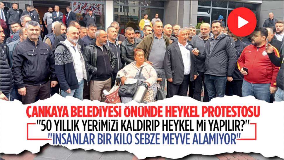 Çankaya Belediyesi Önünde Heykel Protestosu