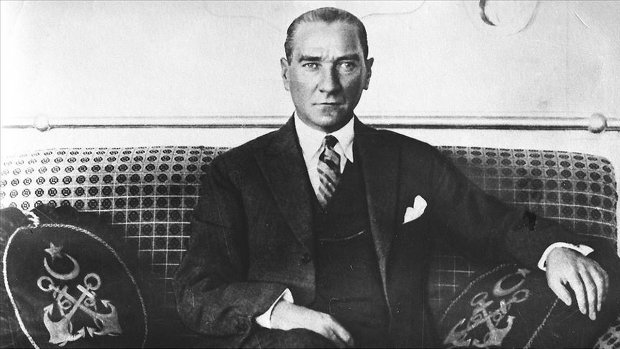 Yapay zekayla Mustafa Kemal Atatürk’e Fikrimin İnce Gülü’nü söylettiler