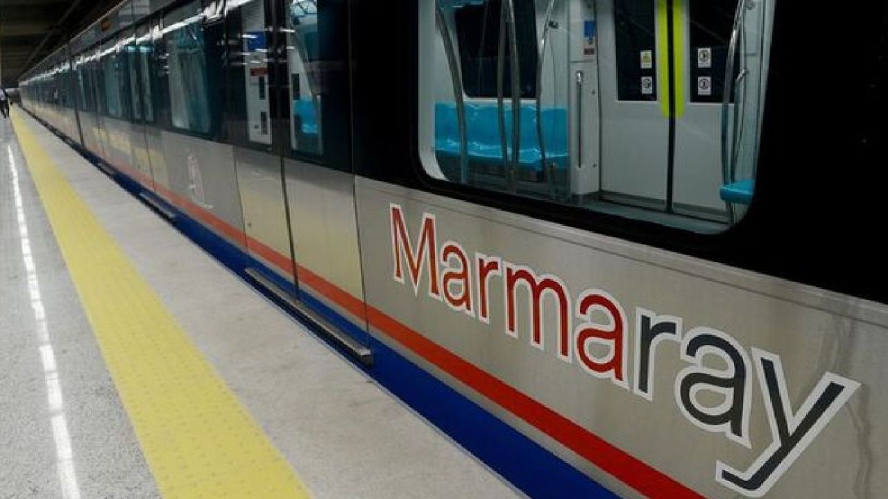 Marmaray’da intihar girişimi! Panik anları ulaşımı aksattı