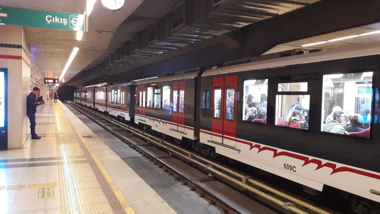 İzmir’de işçiler greve başladı: Metro ve tramvay ulaşımı durdu