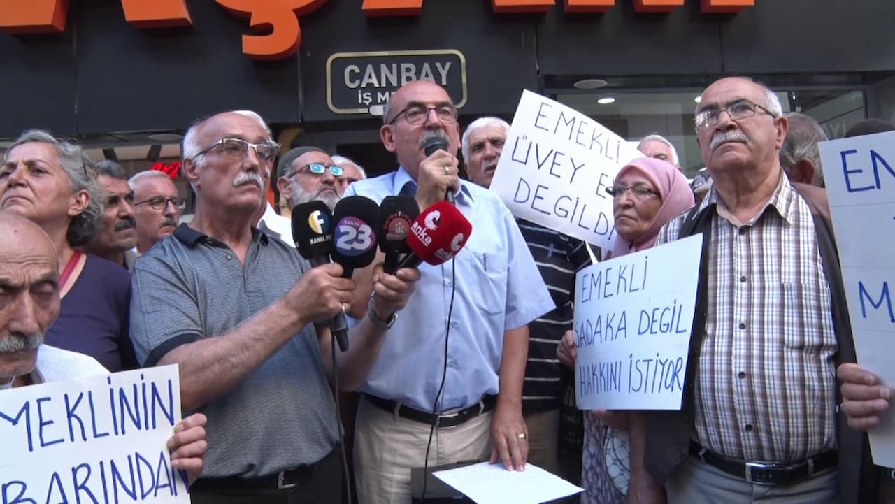 Emeklilerden Zam Protestosu: “Üvey Evlat Değiliz”