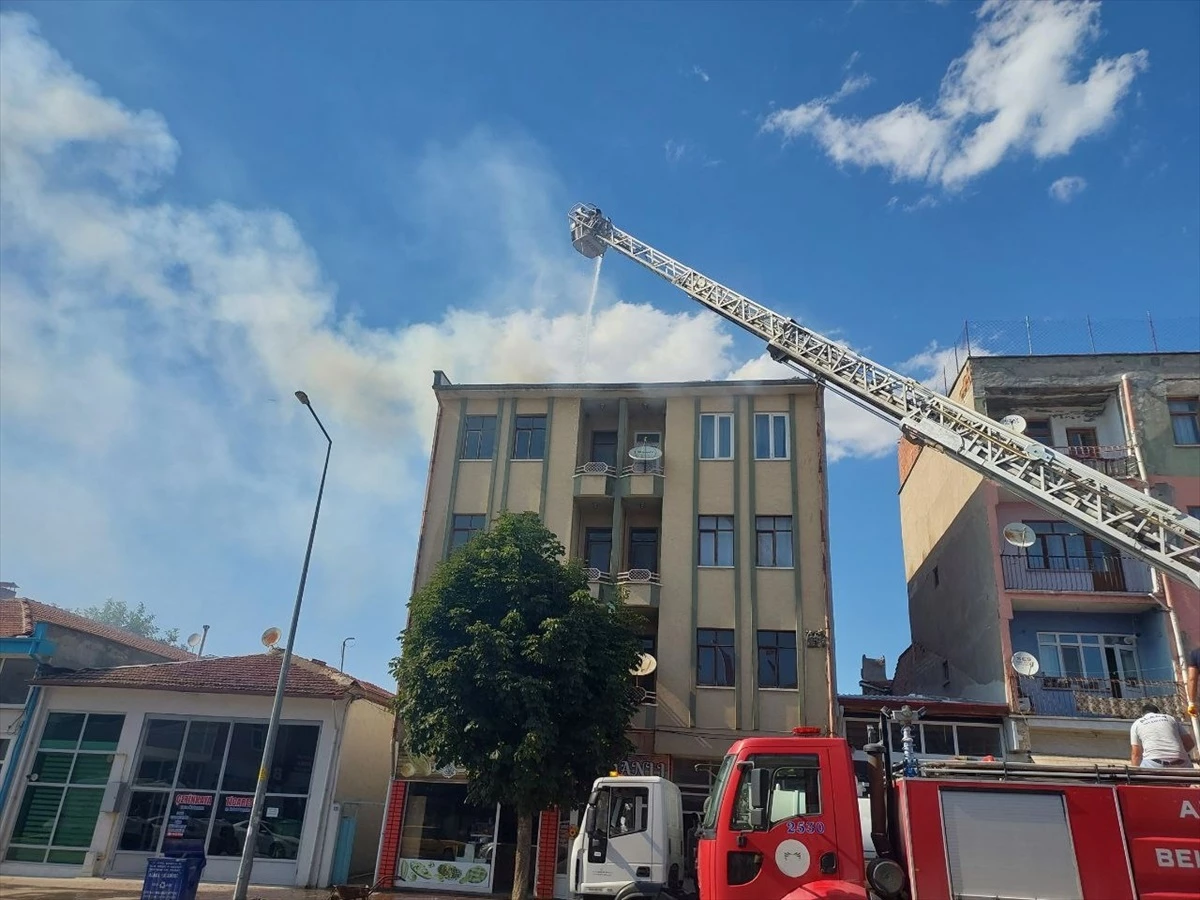 Çorum Alaca’da apartman yangını: Dumandan etkilenen kişi tedavi altına alındı