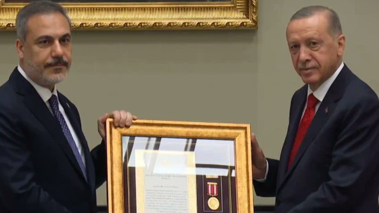 Erdoğan’dan Hakan Fidan’a ‘Devlet Üstün Hizmet Madalyası’ Beratı