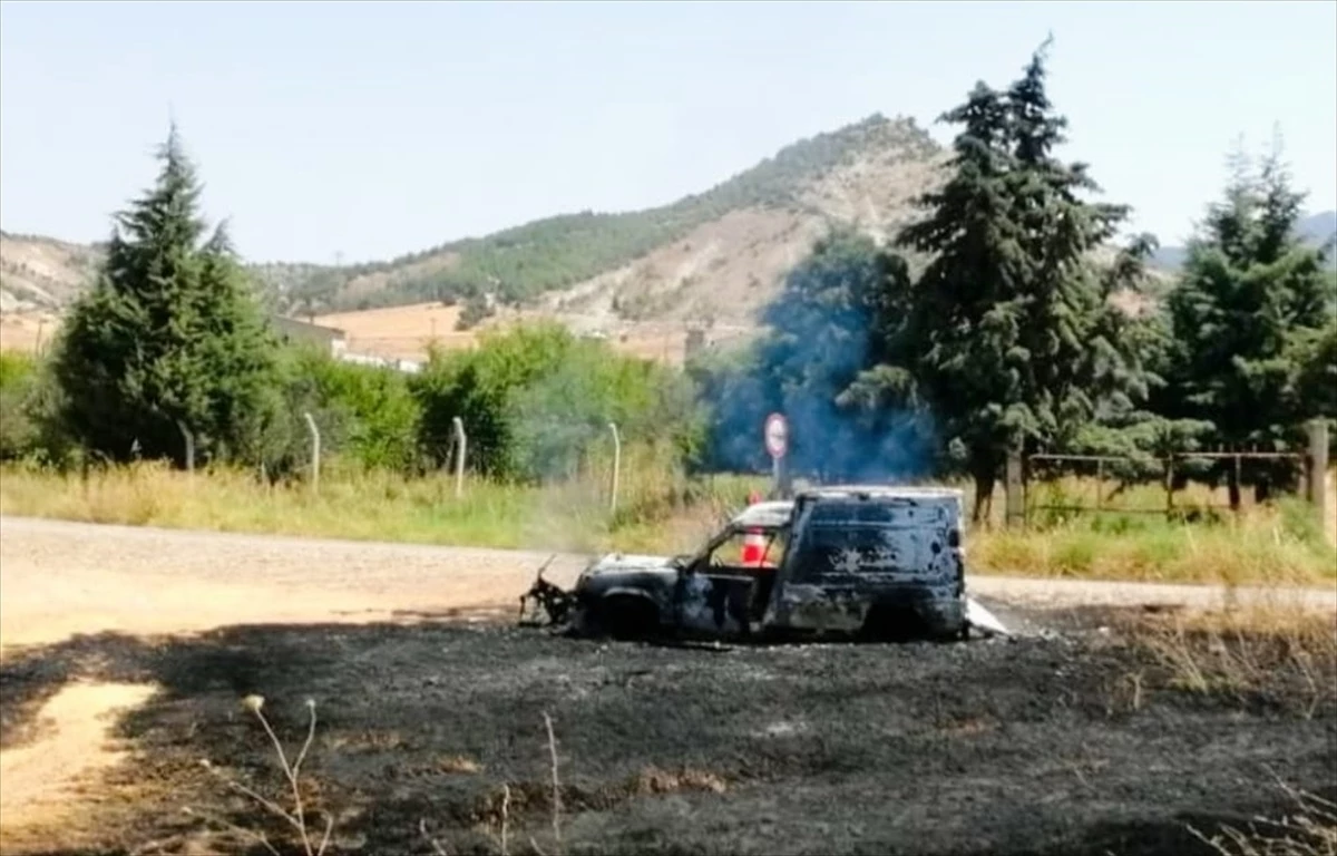 Ankara’nın Nallıhan ilçesinde pikap ile motosikletin çarpıştığı kazada 1 kişi öldü, 1 kişi yaralandı