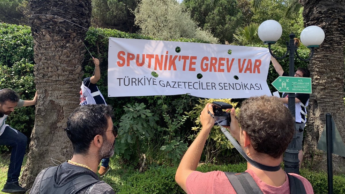 Sputnik Türkiye çalışanları greve çıktı