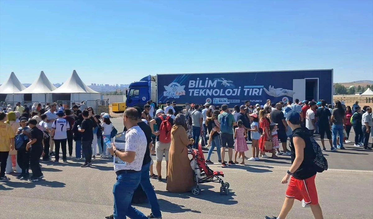 Kepez Belediyesi’nin Bilim ve Teknoloji Tırı TEKNOFEST Ankara’da İlgi Gördü