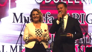 Mustafa Sarıgül’e ‘yılın en iyi sosyal medya kullanan siyasetçisi’ ödülü verildi