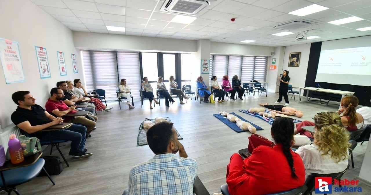 Ankara Büyükşehir Belediyesi, Çocuk Etkinlik Merkezleri personeline özel ilk yardım eğitimi veriyor!