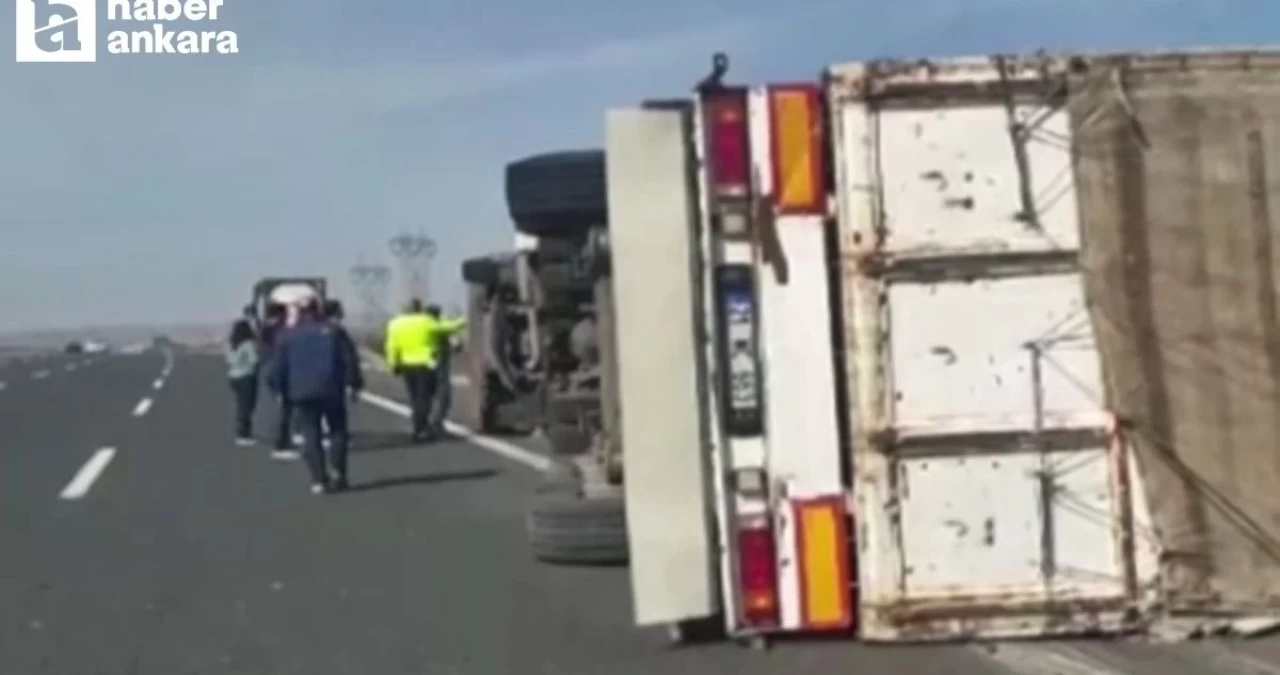 Ankara’da kamyon devrilmesi sonucu 1 kişi yaralandı!