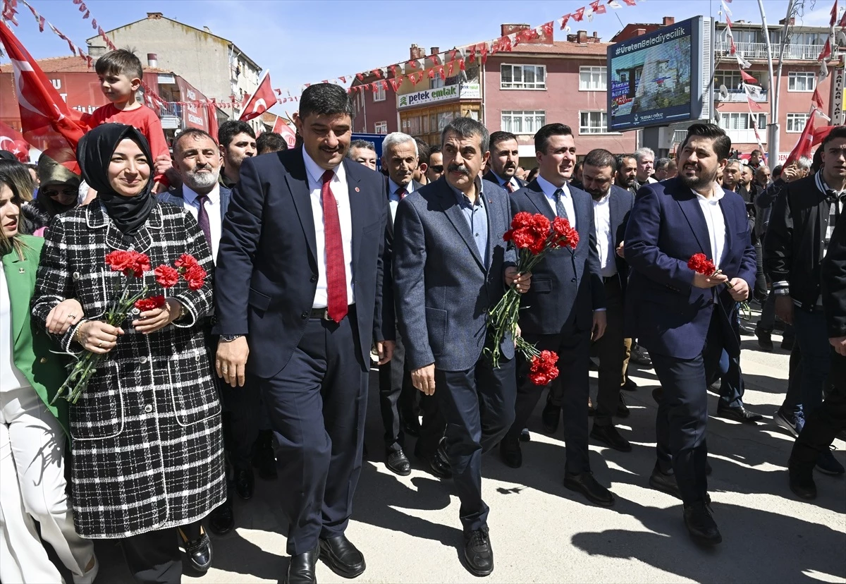 Milli Eğitim Bakanı Yusuf Tekin, Kahramankazan’da Sevgi Yürüyüşüne Katıldı