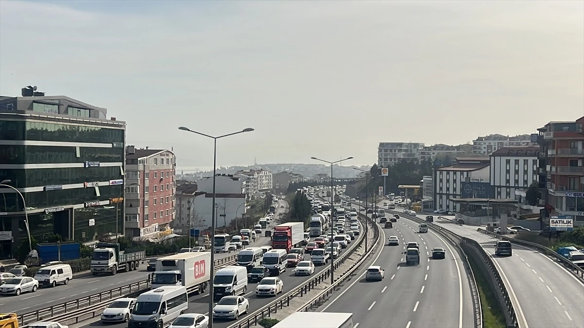 Kocaeli’de trafik kazası nedeniyle ulaşımda aksama yaşandı