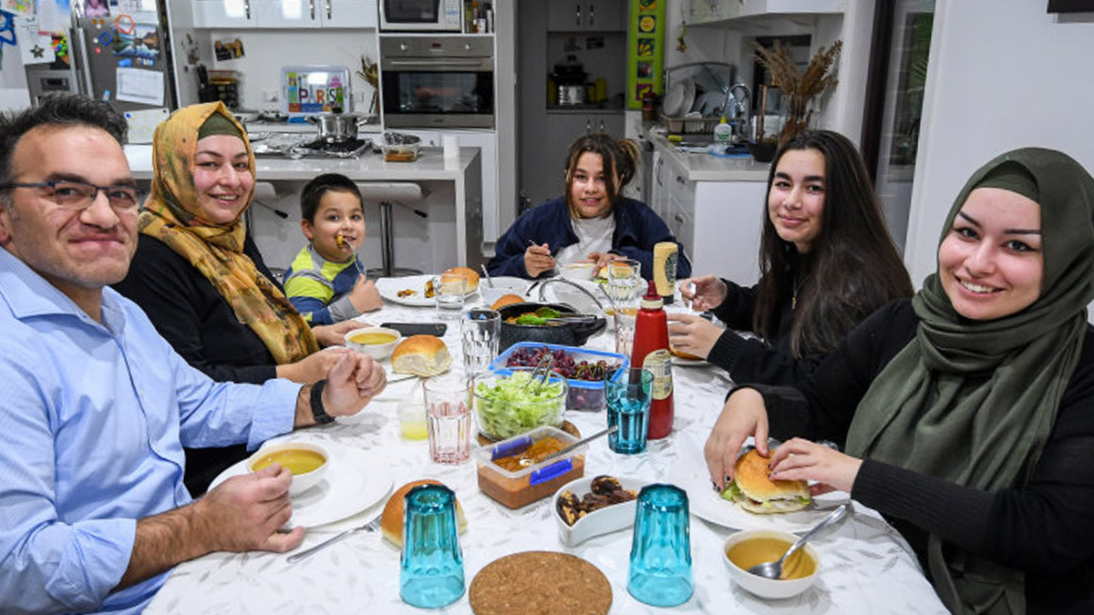 Yemeklerin vazgeçilmezi meğer hastalıklara davetiye çıkarıyormuş! Uzmanı, ‘Uzak durun’ diyerek uyardı