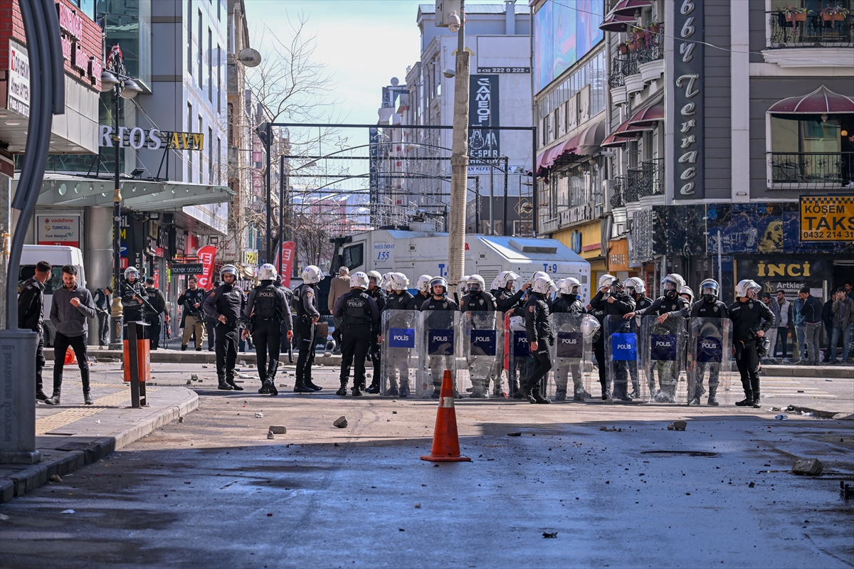 YSK kararına itiraz protestolarının ardından Van’da gösteri yasağı