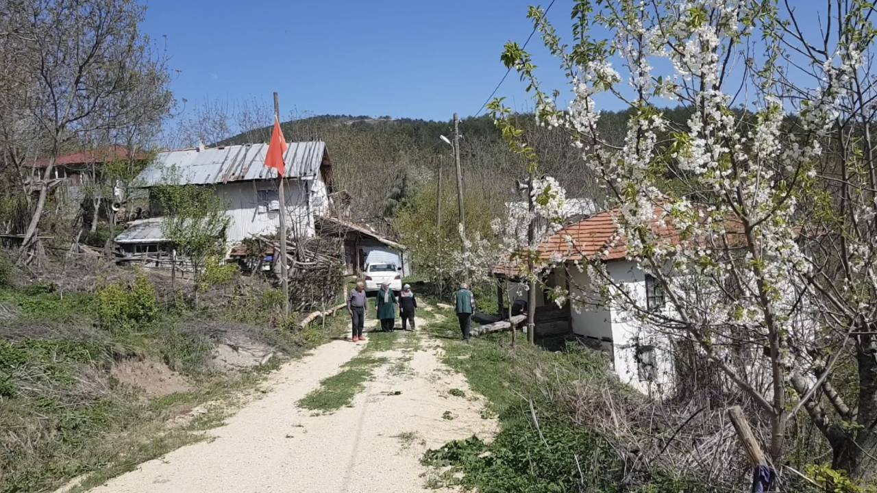 15 yıl muhtarlık yaptı, görevini eşi devraldı