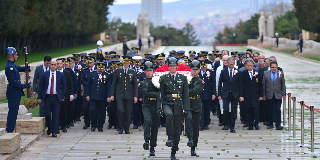 Emniyet Genel Müdürü Ayyıldız ve beraberindeki heyet Anıtkabir’i ziyaret etti