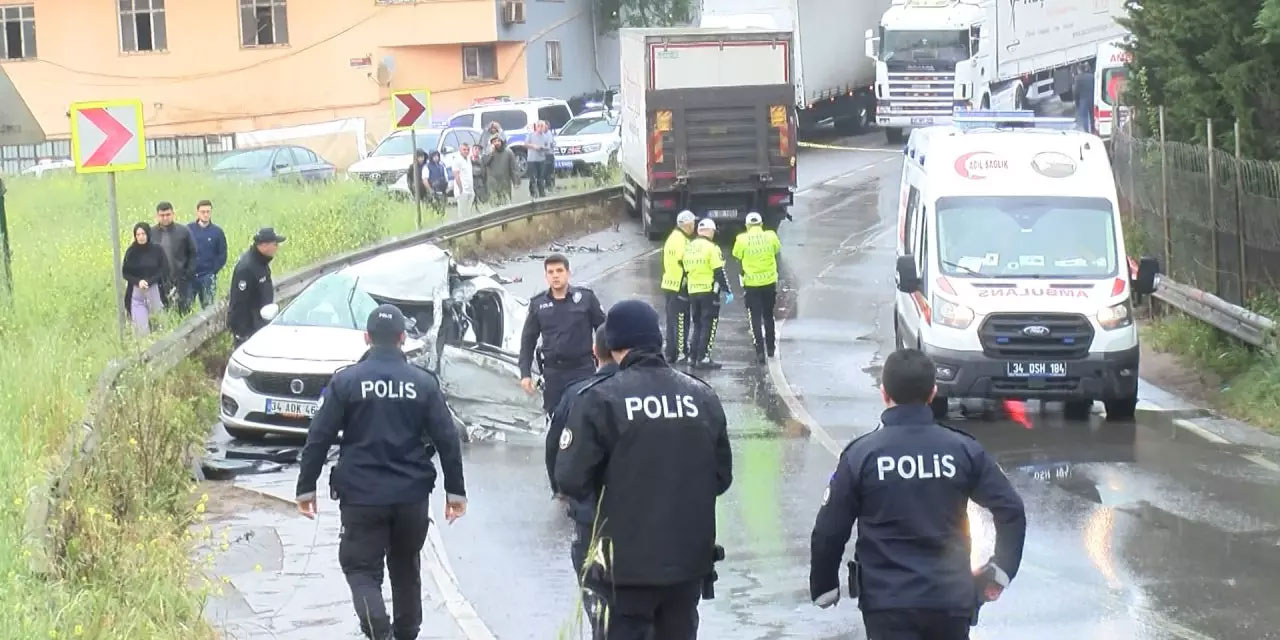 İstanbul’da kamyon ve otomobil çarpıştı: 2 ölü!