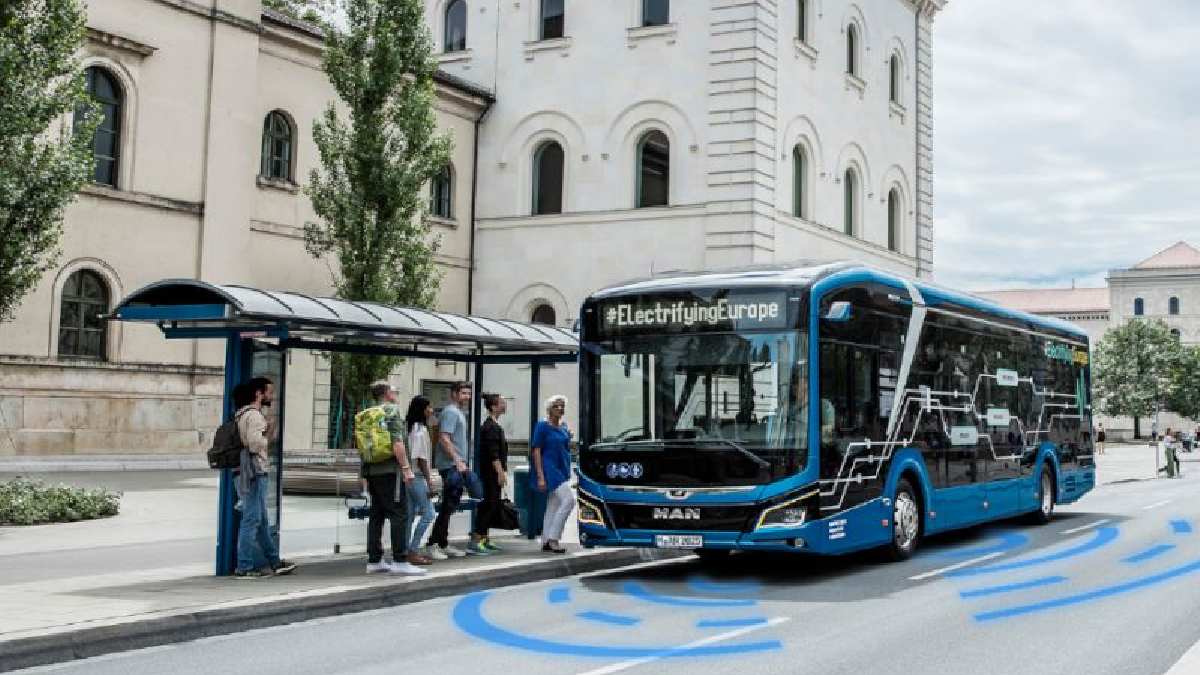 Toplu taşımada devrim! Sürücüsüz otobüsler yollara çıkıyor! Duraklara girip yolcu alıyor, rotasından şaşmıyor