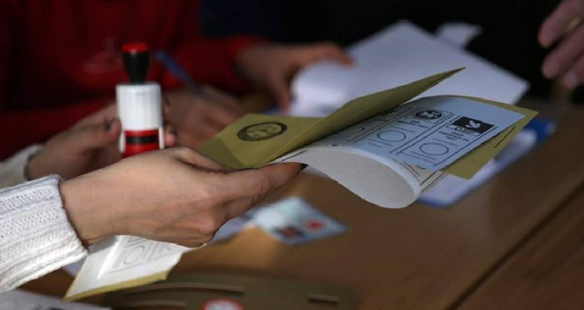 Kimliği yanında olmayanlar dikkat: Bu belgelerle oy kullanabilirsiniz! YSK, kimliğin yerine geçen belgeleri açıkladı