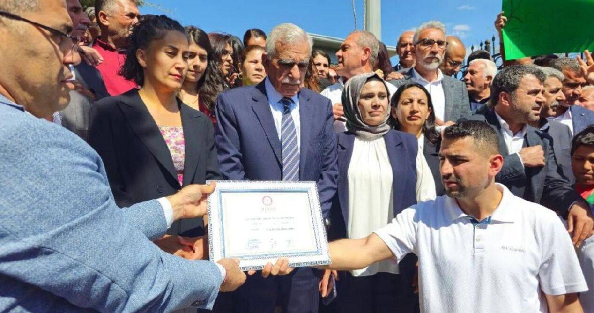 Ahmet Türk mazbatasını aldı