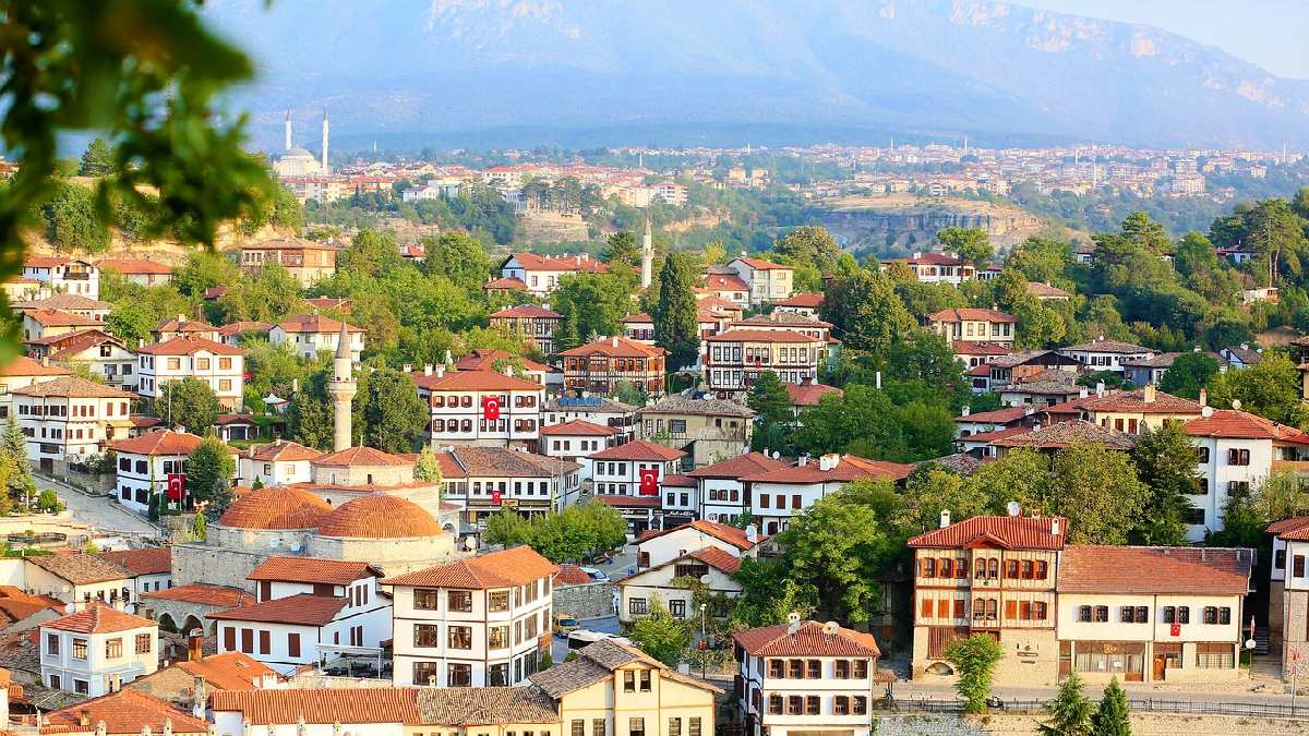 Ne Antalya ne İzmir! Bu senenin gözdesi o ilimiz oldu, Denizi yok ama herkes akın ediyor, adeta açık hava müzesi