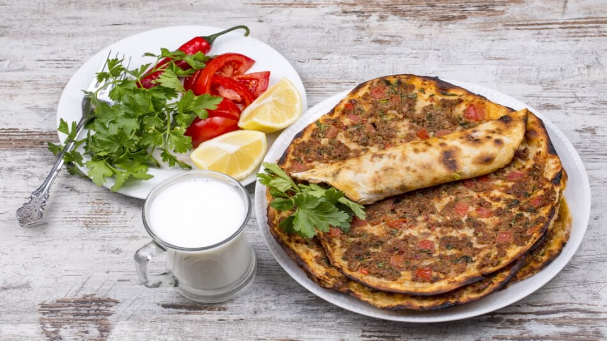 Bodrum’da lahmacun ve ayran fiyatları dudak uçuklattı