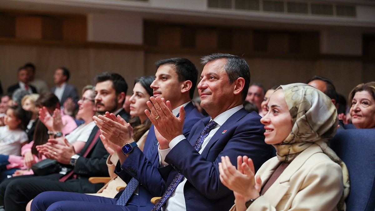 Özel Bilkent Çocuk Senfoni Orkestrası konserini izledi