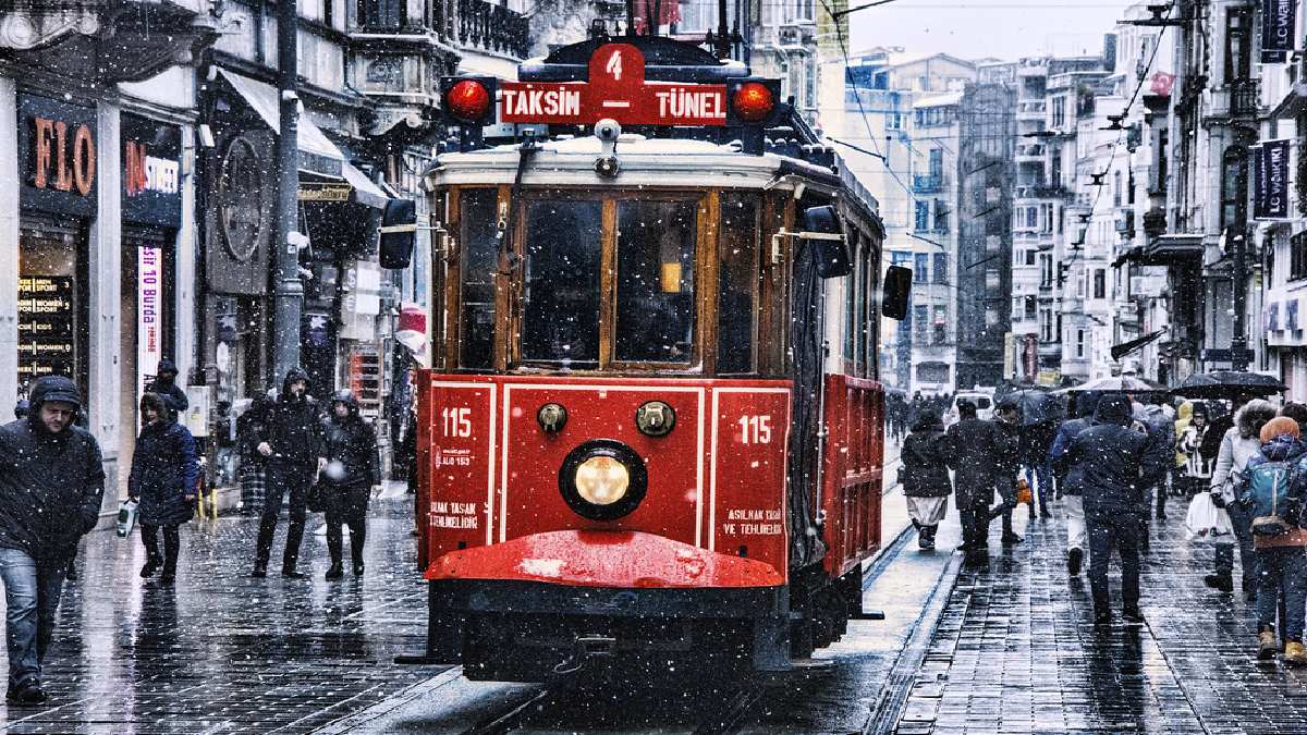 İstanbul’un simgesi nostaljik tramvayı değişiyor! İstiklal Caddesi’nin yadigar tramvayı artık böyle olacak