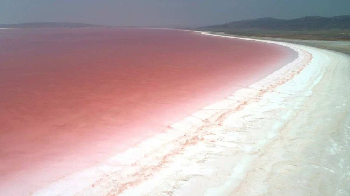 Türkiye’nin meşhur gölü pembeye büründü, o görüntüler şok etti! Turistler sırf o gölü görmek için Türkiye’ye geliyor