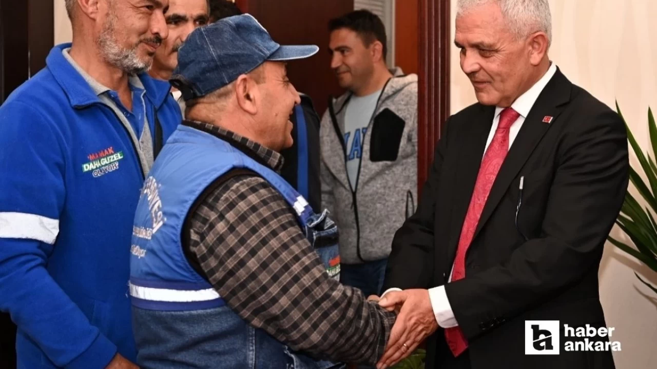 Mamak Belediye Başkanı Veli Gündüz Şahin belediye personeli ile bayramlaştı