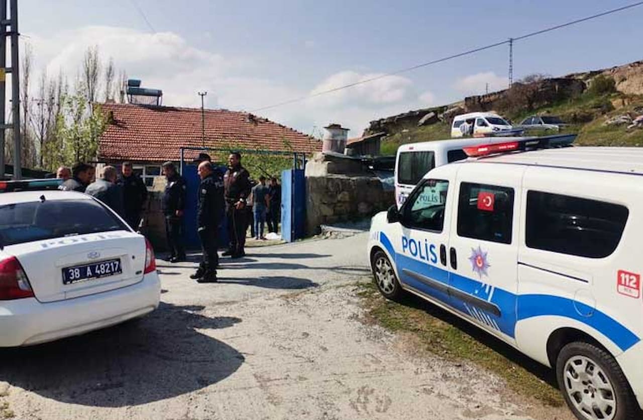 Kayseri Kocasinan’da İki Genç Evlerinde Ölü Bulundu: Polis Şüpheli Ölüm Üzerine Soruşturma Başlattı