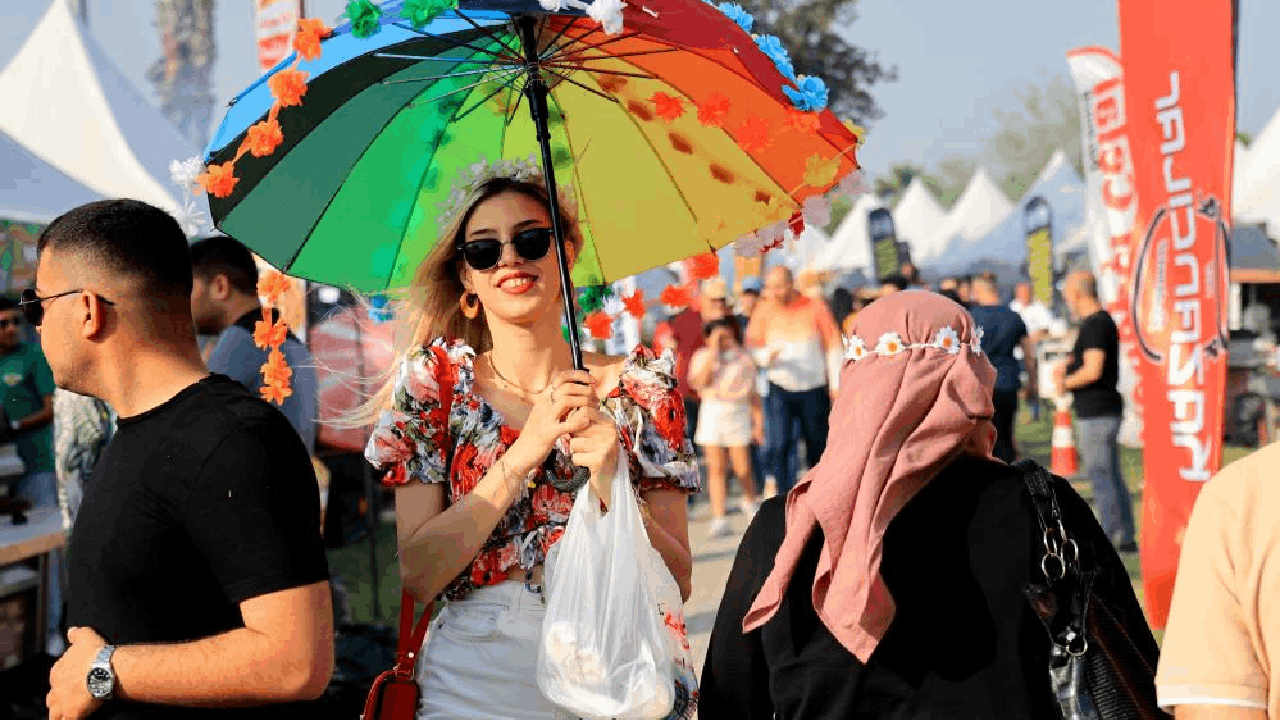 Adana Portakal Çiçeği Karnavalı renkli görüntülere sahne oldu!