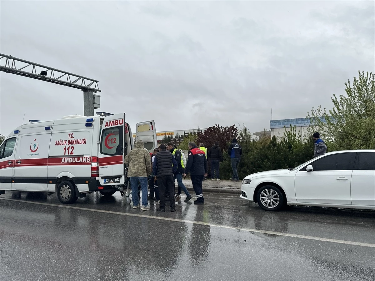 Afyonkarahisar’da Midibüs Şarampole Devrildi: 5 Yaralı