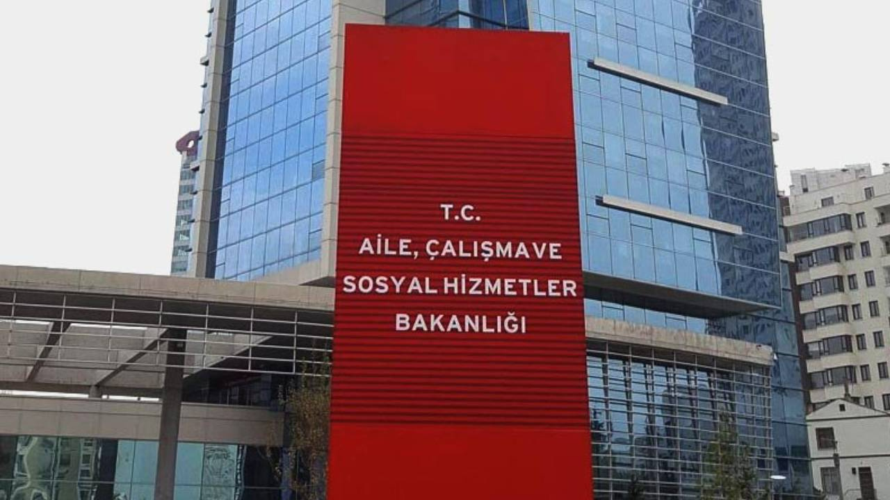 Aile Bakanlığı seçimden 2 gün önce ihale etmiş: 23 araca 29.5 milyon lira