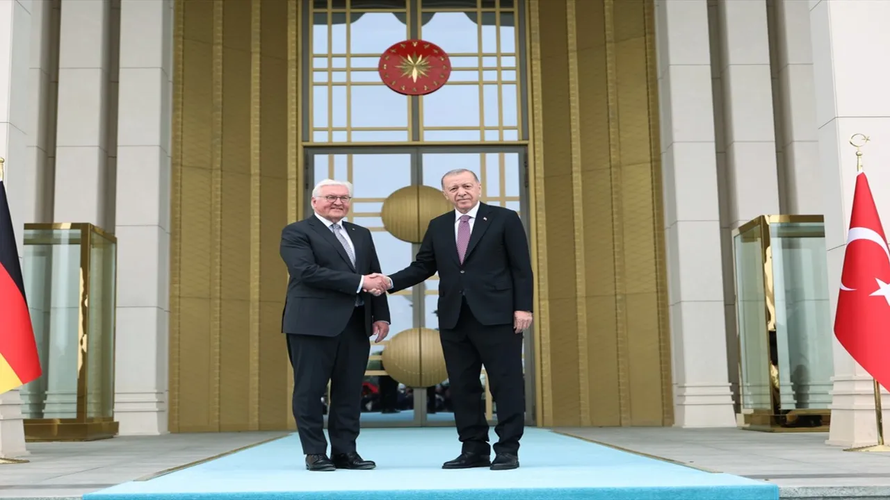 Almanya Cumhurbaşkanı Steinmeier, Cumhurbaşkanı Erdoğan’la buluştu