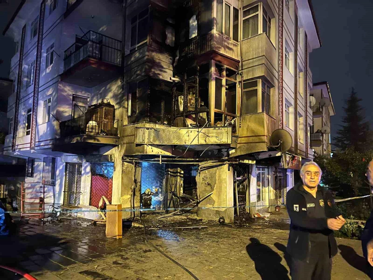 Ankara Keçiören’de Bakkalda Çıkan Yangın Kontrol Altına Alındı
