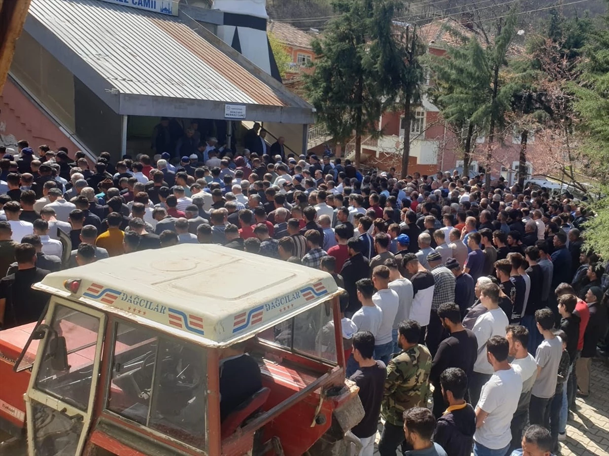 Ankara’da İstinat Duvarı Çöktü, İşçi Hayatını Kaybetti