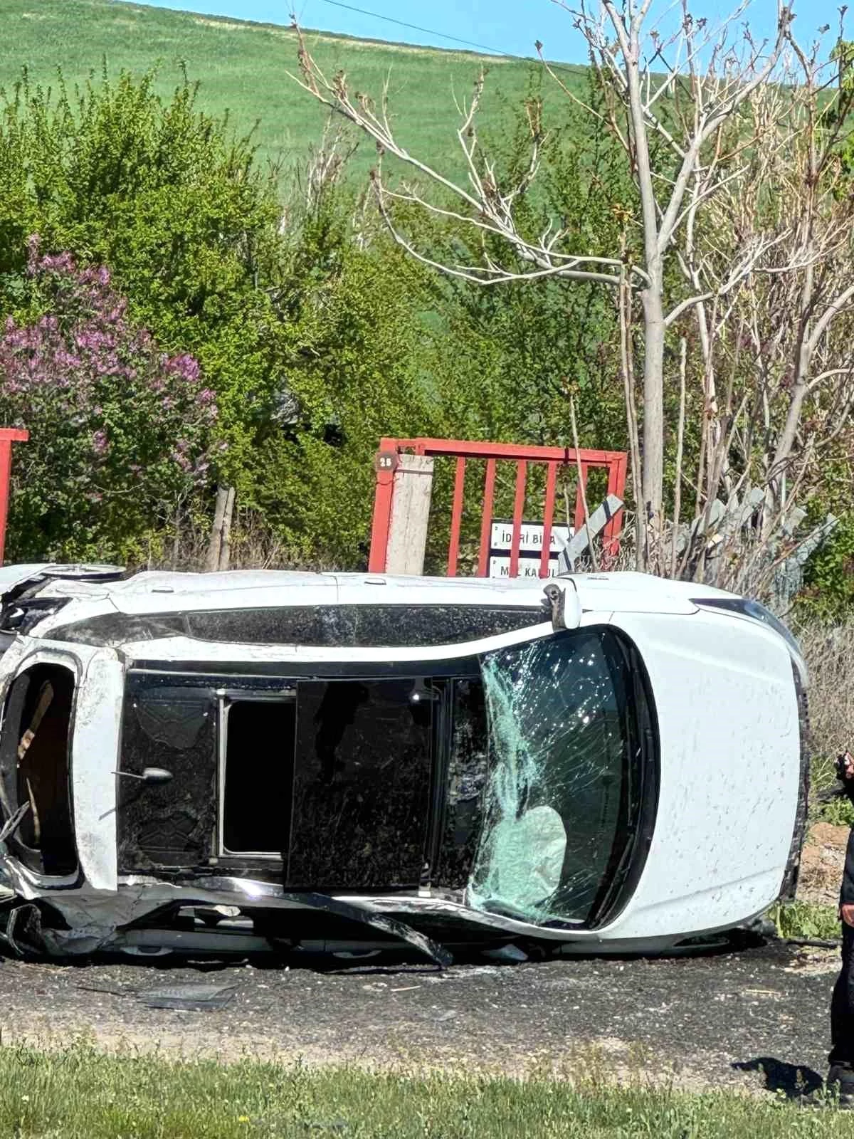 Ankara’da otomobil takla attı, 2 kişi hafif yaralandı