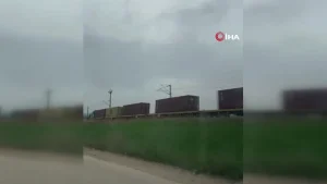 Ankara’da raydan çıkan yük trenine müdahale ediliyor
