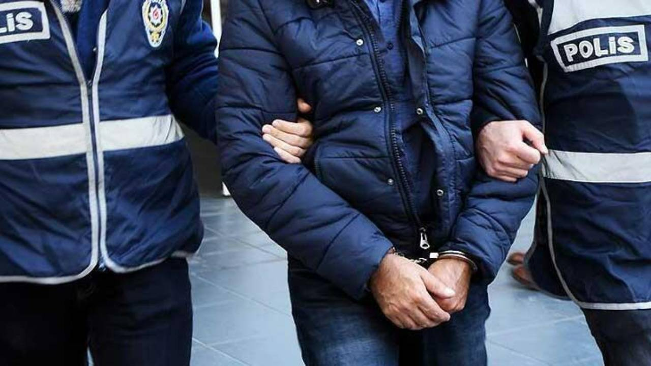 Kırmızı bültenle aranan Kazak dolandırıcı İstanbul’da yakalandı