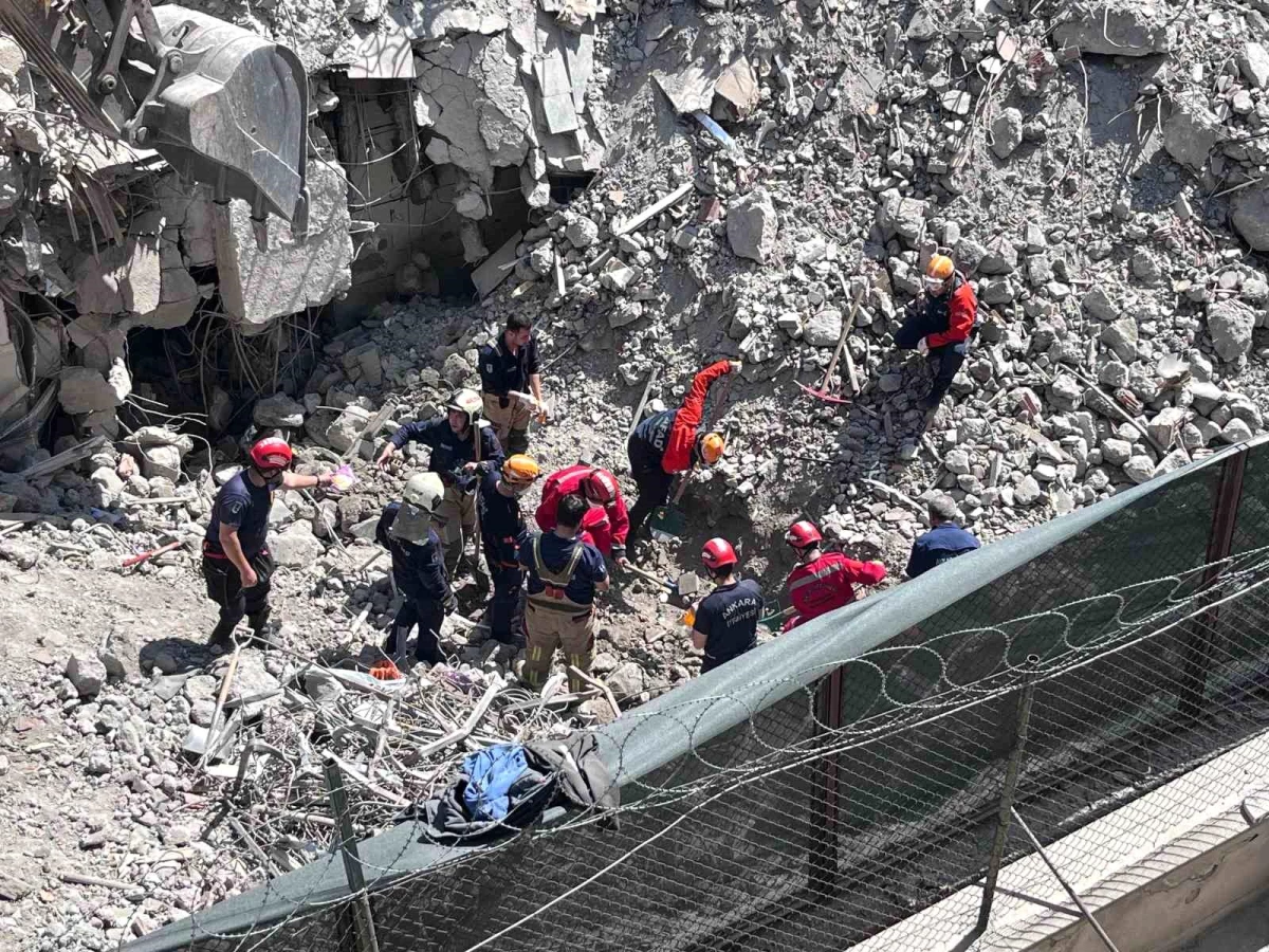 Ankara’da istinat duvarı çöktü: 1 işçiden acı haber