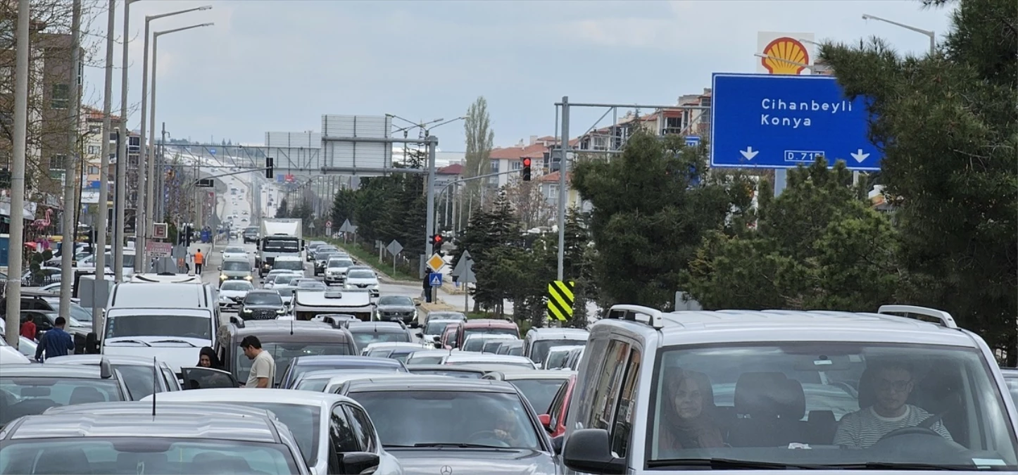 Ramazan Bayramı tatilcileri dönüş yolunda Konya-Ankara kara yolunda yoğunluk yaşanıyor