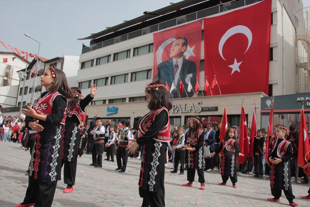 Beypazarı’nda 23 Nisan Ulusal Egemenlik ve Çocuk Bayramı Kutlandı