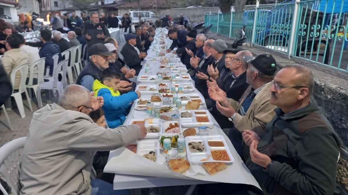 Beypazarı’nda Mahalle İftarı Düzenlendi