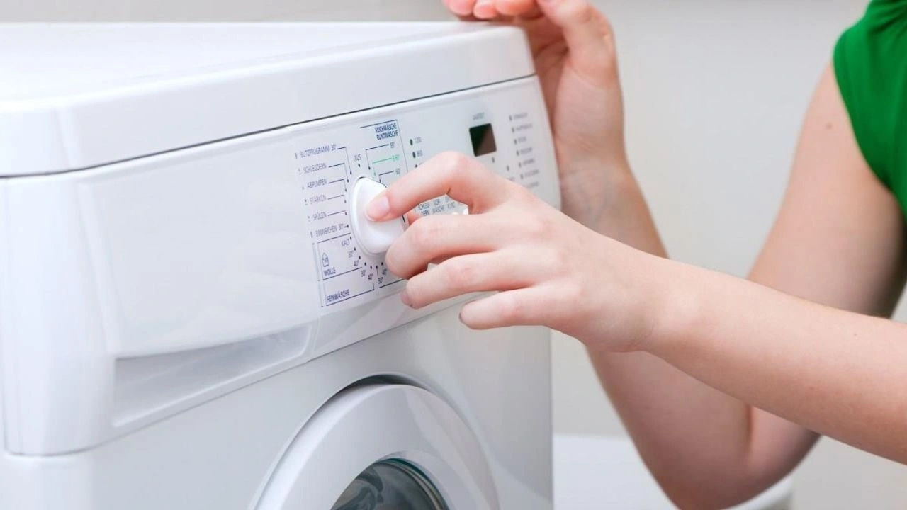 Bu hata çamaşır makinesini hurdaya çeviriyor ömrünü kısaltıyor: Çamaşır makinesi kullanırken bu hatayı sakın yapmayın