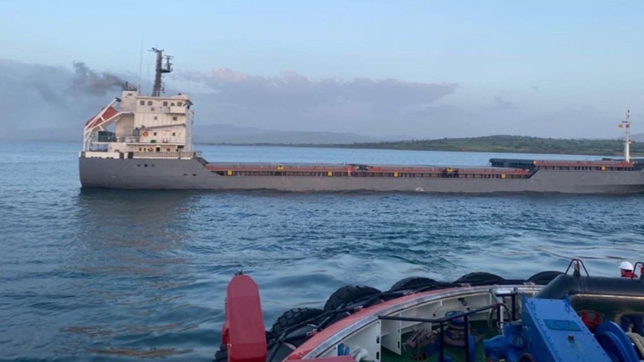Çanakkale Boğazı’nda kuru yük gemisinde yangın çıktı: Gemi trafiği askıya alındı